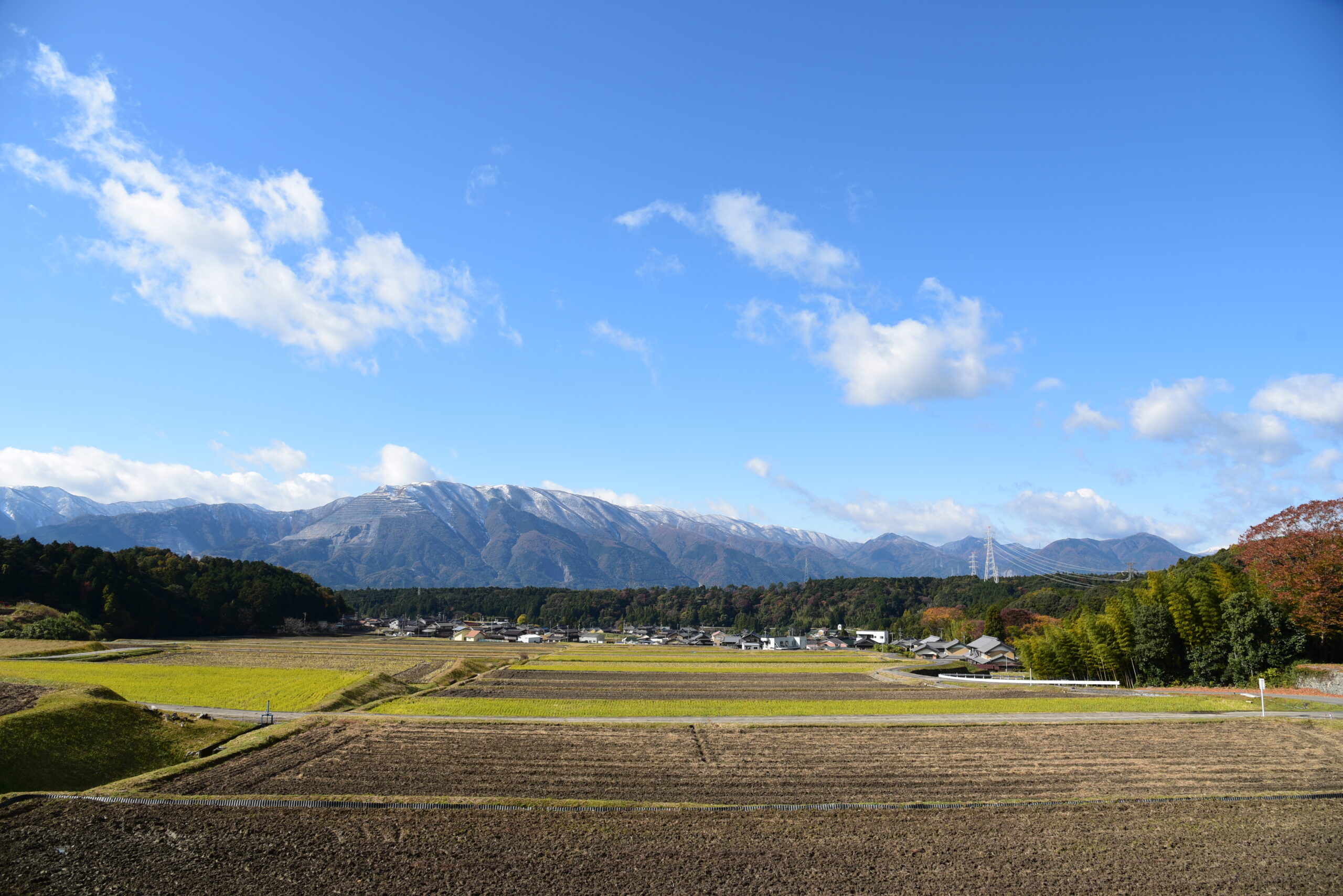 藤原岳と棚田（Photo by いなべ市 is licensed by CC BY 4.0 DEED）